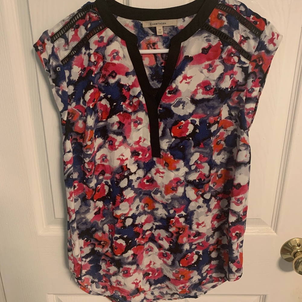 XS V neck Floral Blouse ✨🔥
